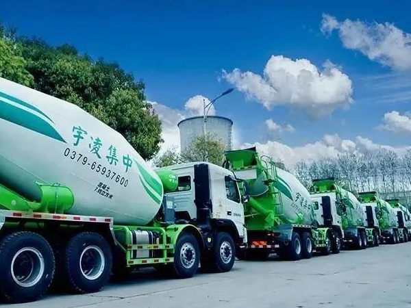 8年老客戶再提車，10臺(tái)攪拌車批量交付，客戶：選凌宇我放心！