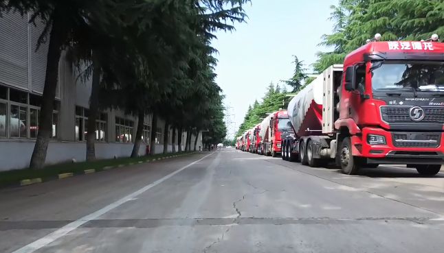 大單!100臺#粉罐半掛車 陸續(xù)發(fā)車，震撼#航拍