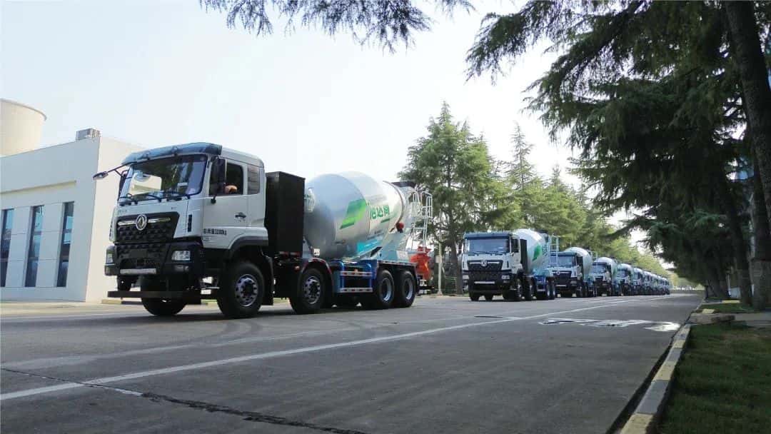 馭風(fēng)而行，中集車(chē)輛15臺(tái)新能源攪拌車(chē)駛?cè)牒?，繪就荊楚生態(tài)長(zhǎng)卷